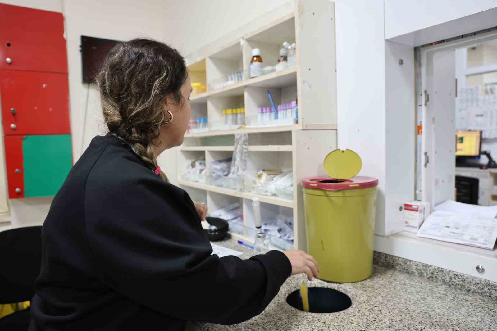 Sağlık çalışanları yeni yıla şifa dağıtarak giriyor