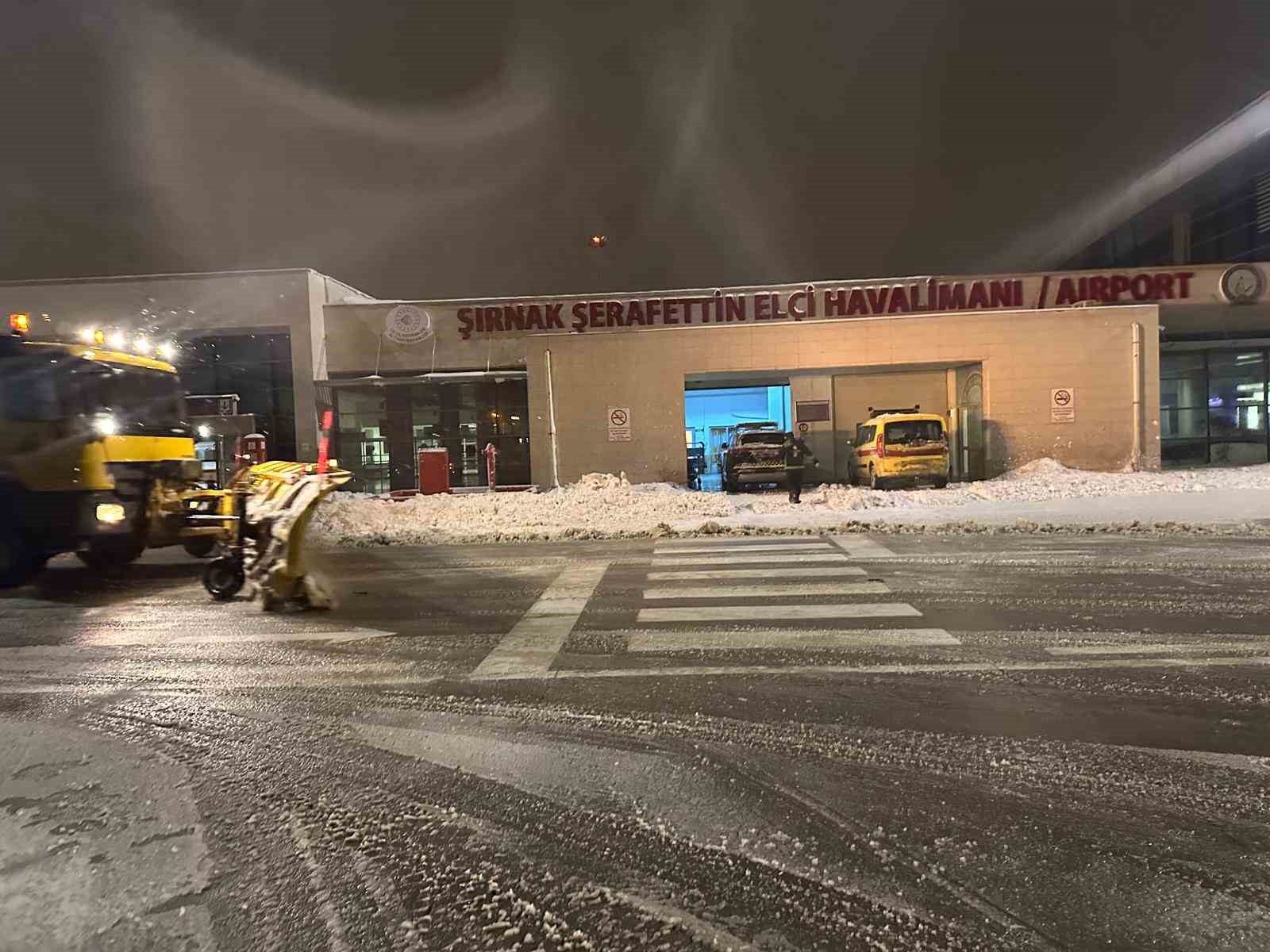 Şırnak Havalimanında 4 uçak seferi iptal edildi