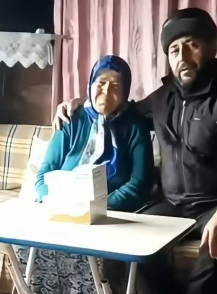 Yolu kapanan köydeki hastanın ilaçları için ekipler seferber oldu