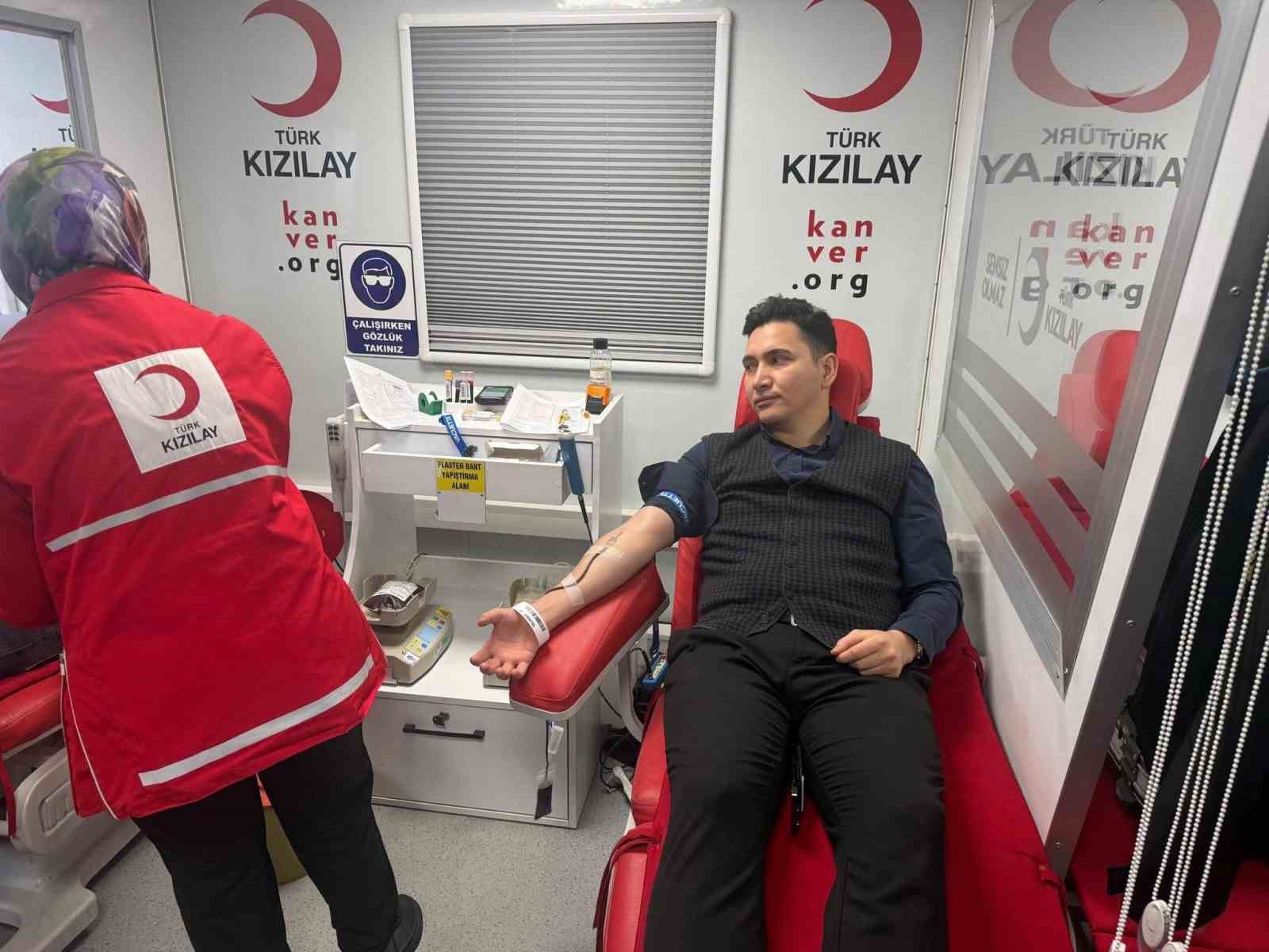 Çermik Kaymakamı Karataş, kan bağışında bulundu