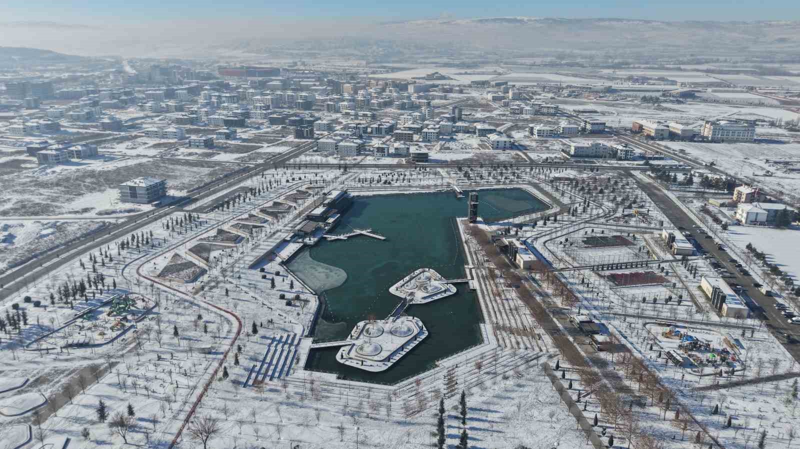 Çorum’da kar kartpostallık görüntüler oluşturdu