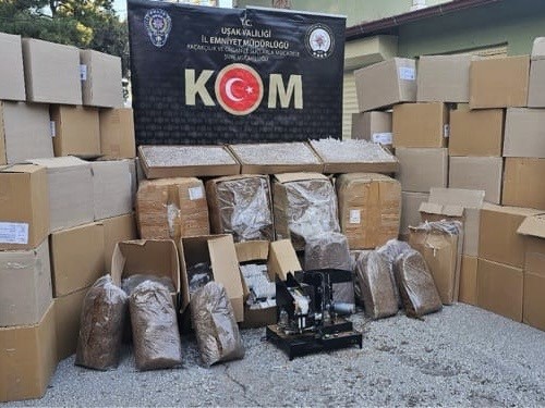 Uşak’ta kaçak tütün ve makaron operasyonu