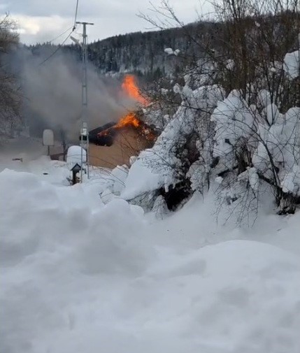 Bartın’da 1125 metre rakımda çıkan ev yangını korkuttu