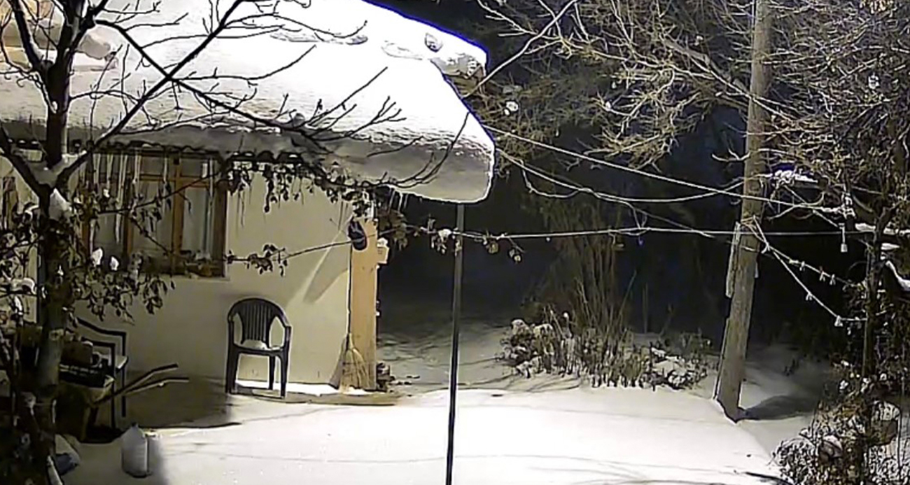 Elazığ’da deprem anı güvenlik kameralarına  yansıdı