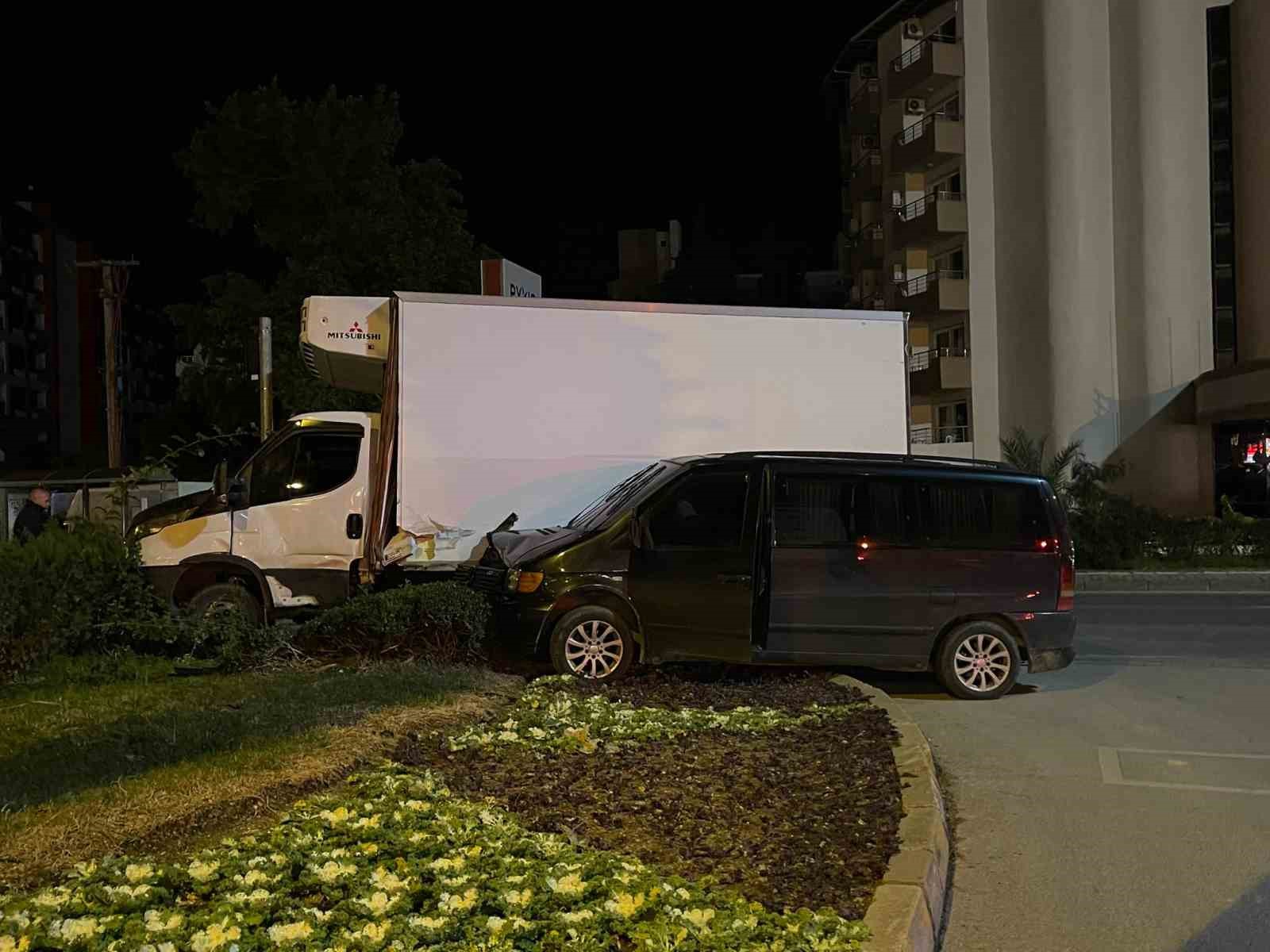 Alanya’da kavşakta kaza: 1 yaralı