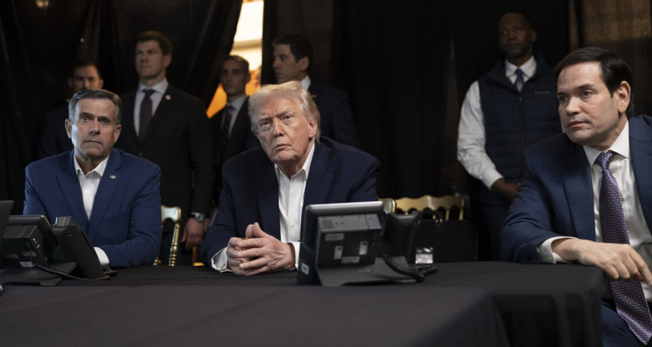 Trump, Venezuela'ya yönelik saldırıları izlediği anların fotoğrafını paylaştı