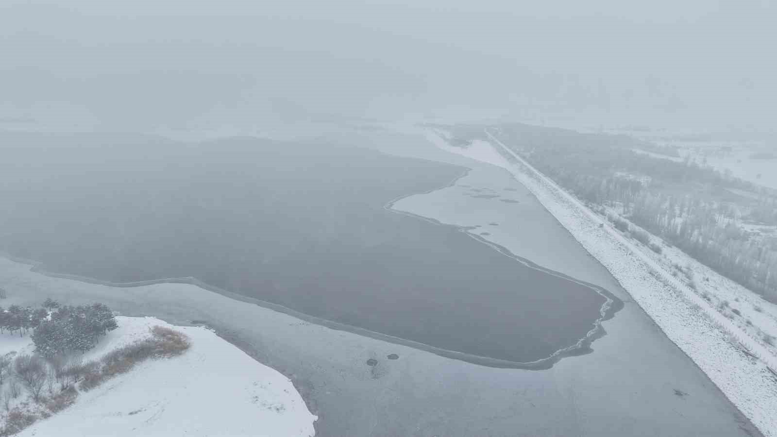 Elazığ’da Cip Baraj Gölü’nün bazı kısımları buz tuttu