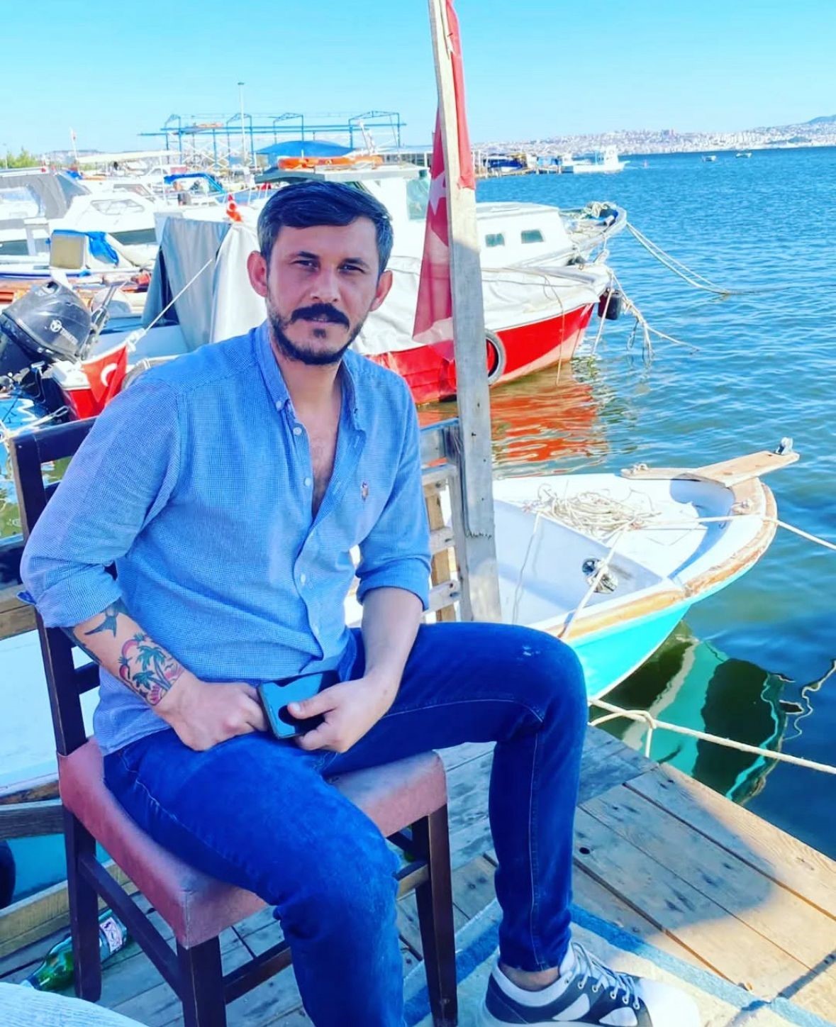 İzmir’de devrilen motosikletin sürücüsü hayatını kaybetti