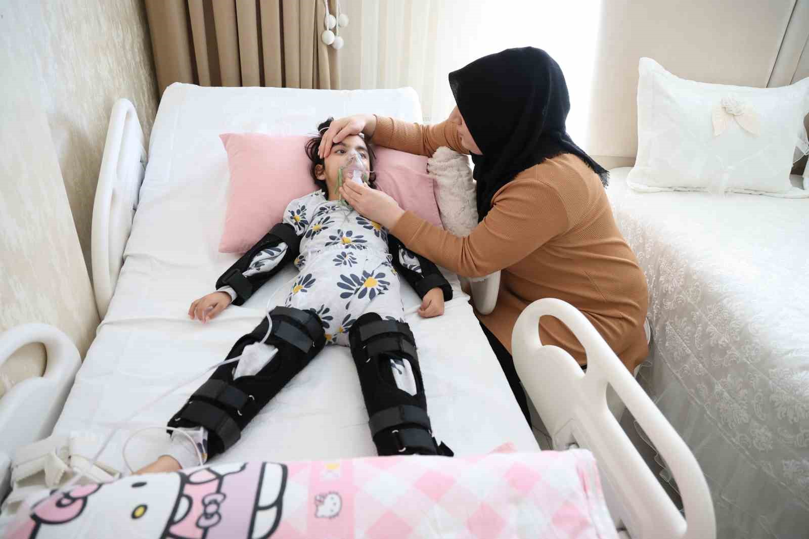 ’Yanlış iğne’ iddiasıyla yatalak olan 4 yaşındaki Mihra yaşam mücadelesi veriyor