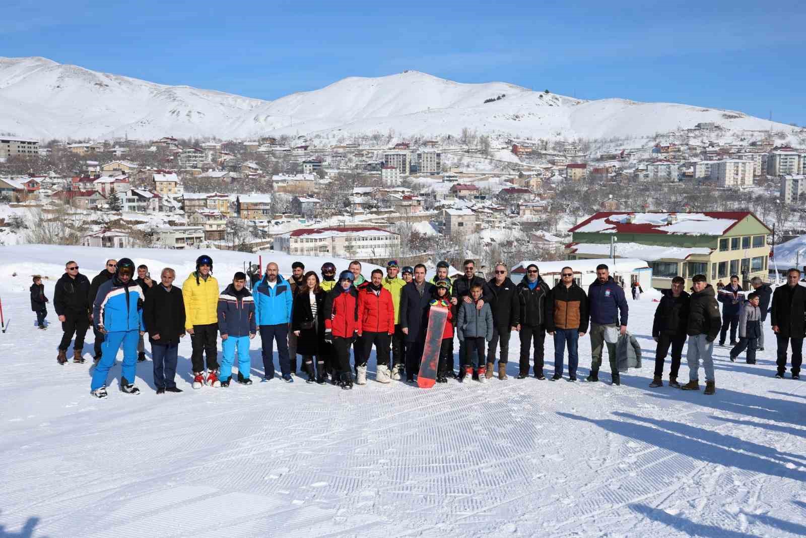 Vali Ahmet Karakaya, kayak il birinciliği müsabakalarında sporcularla buluştu