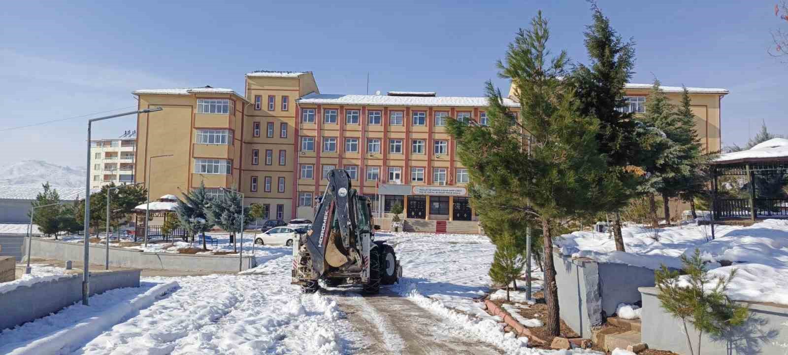 Kozluk’ta taşımalı ve kısal bölgelerde eğitime 1 gün ara verildi