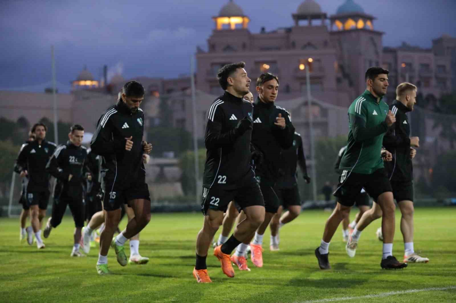 Kocaelispor’un Antalya kampı başladı