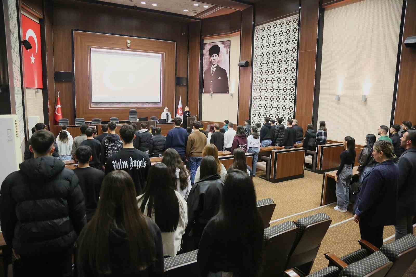 Keçiören Belediyesi stajyerleri yaşama hazırlıyor