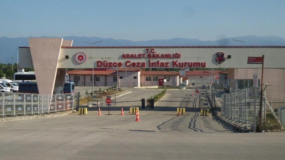 Düzce’de çeşitli suçlardan aranan 3 bin 703 kişi yakalandı
