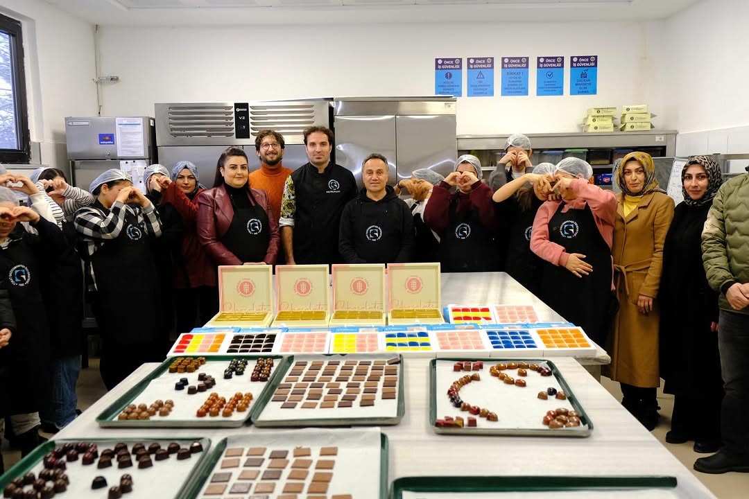 Tokat’ta koruma altındaki çocuklara çikolata yapım eğitimi verildi