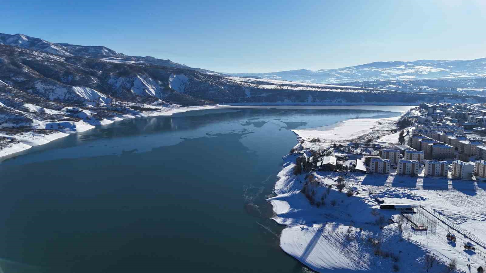 Munzur Nehri’nin kıyısında, karlar altında bir şehir: Tunceli, havadan görüntülendi