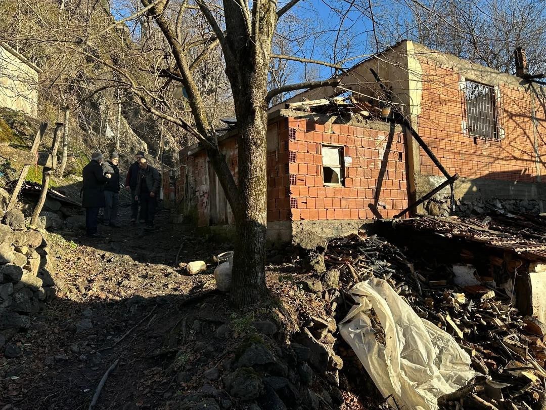 Tokat’ta evde çıkan yangında 50 çuval fındık kül oldu