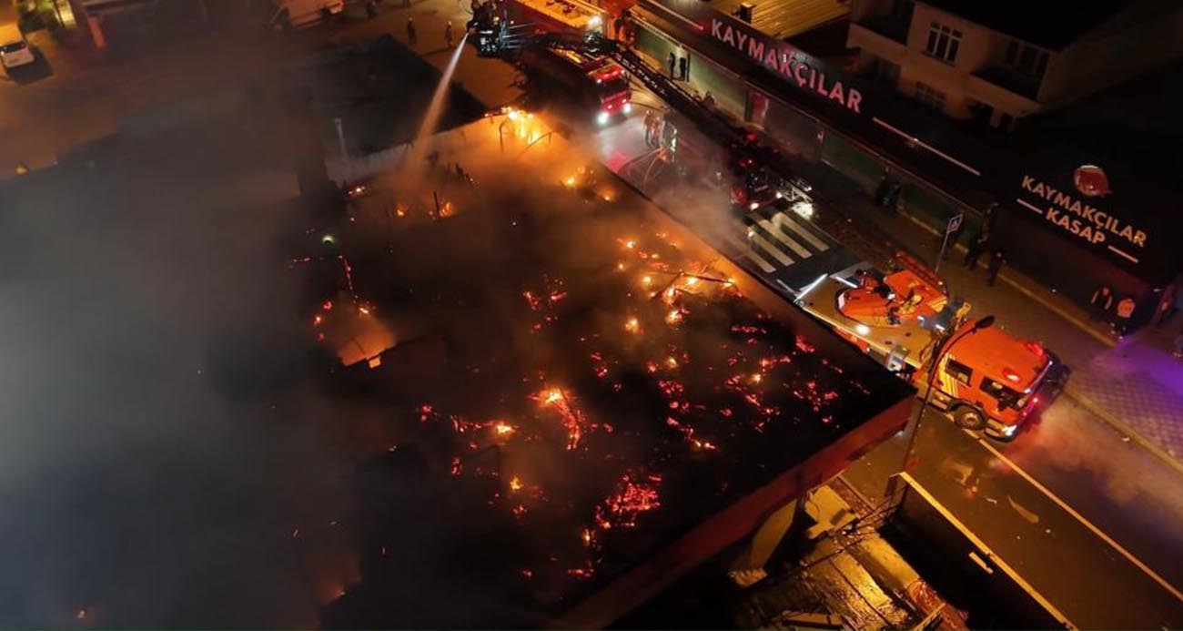 Ataşehir’de iki katlı binanın çatısında yangın