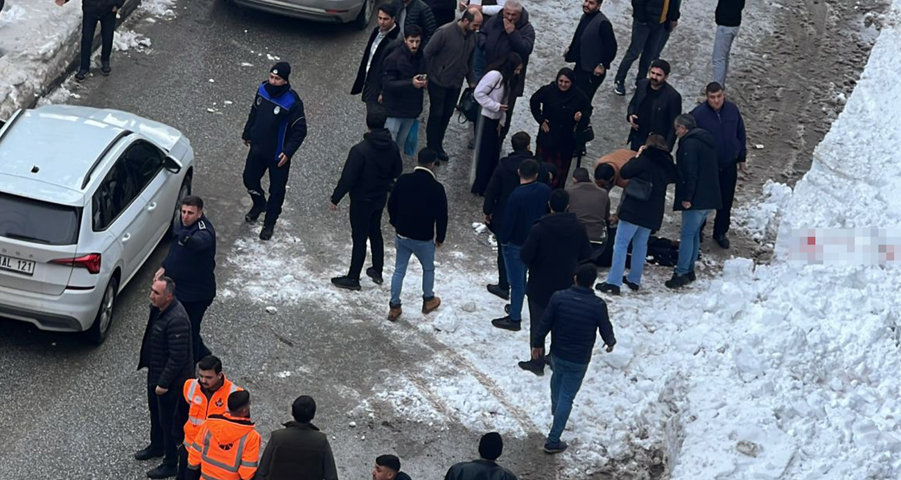 Çatıdan düşen kar kütlesi genç kızın hayatına mal oldu