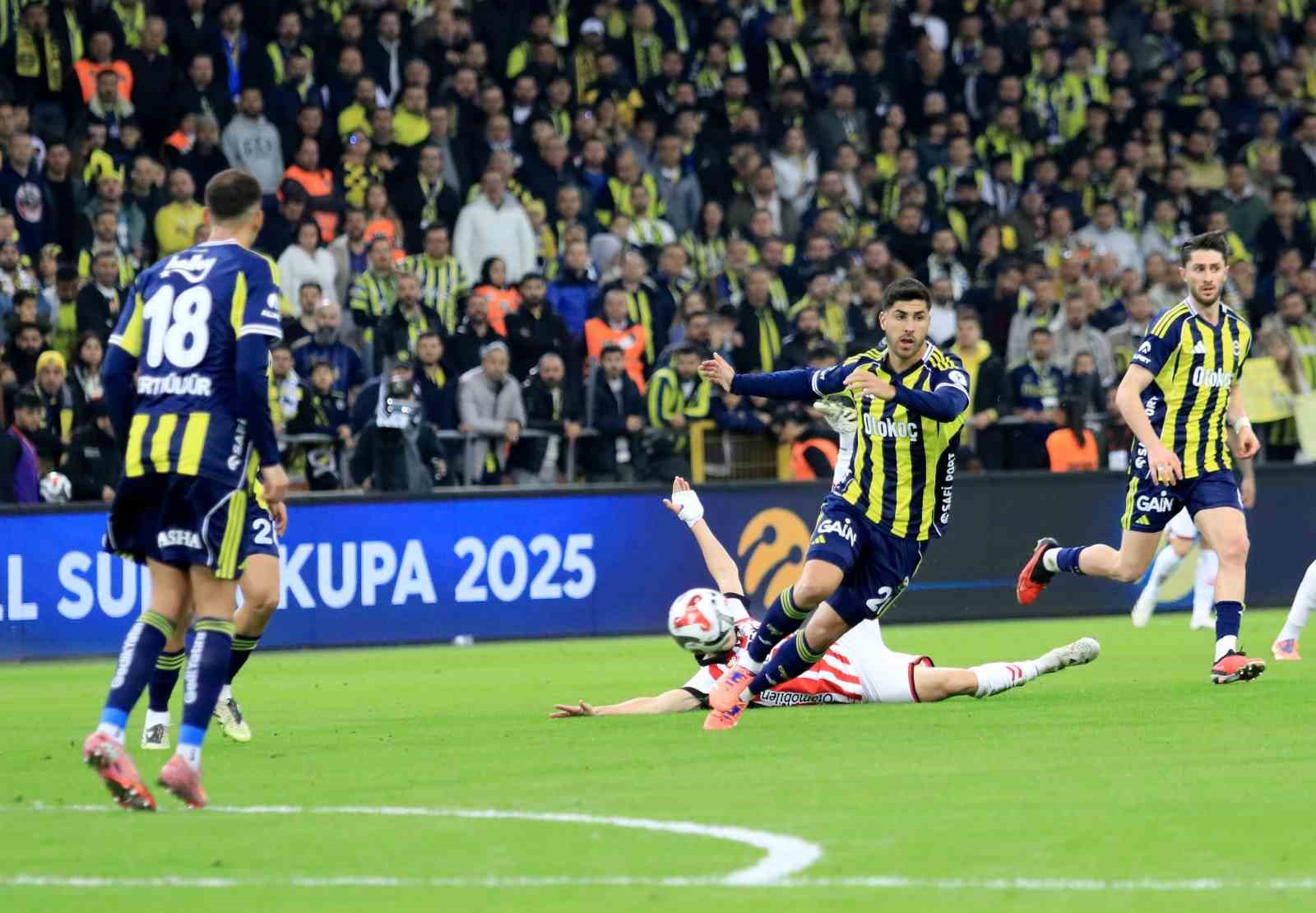 Turkcell Süper Kupa: Fenerbahçe: 1 - Samsunspor: 0 (İlk yarı)