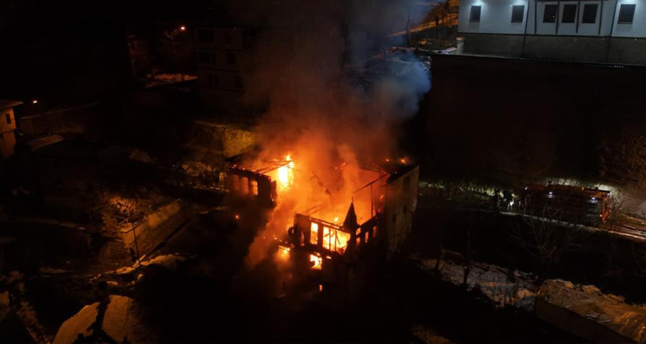 Safranbolu’da 200 yıllık tarihi konak alevlere teslim oldu