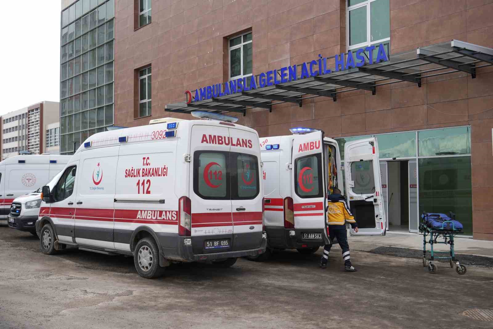 Niğde’de iki otomobil çarpıştı: 6 yaralı