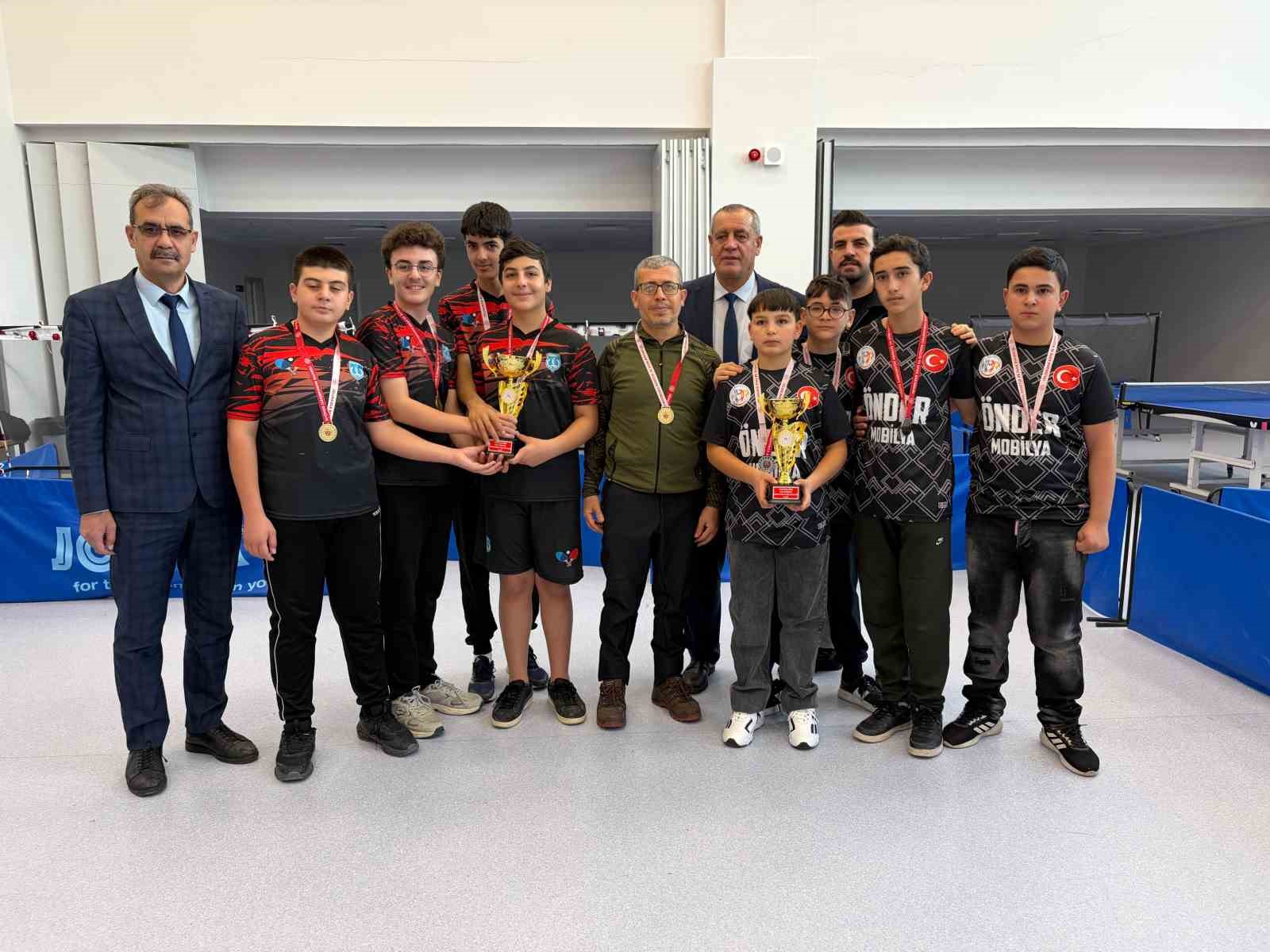 Yıldız Erkekler Masa Tenisi Müsabakaları tamamlandı