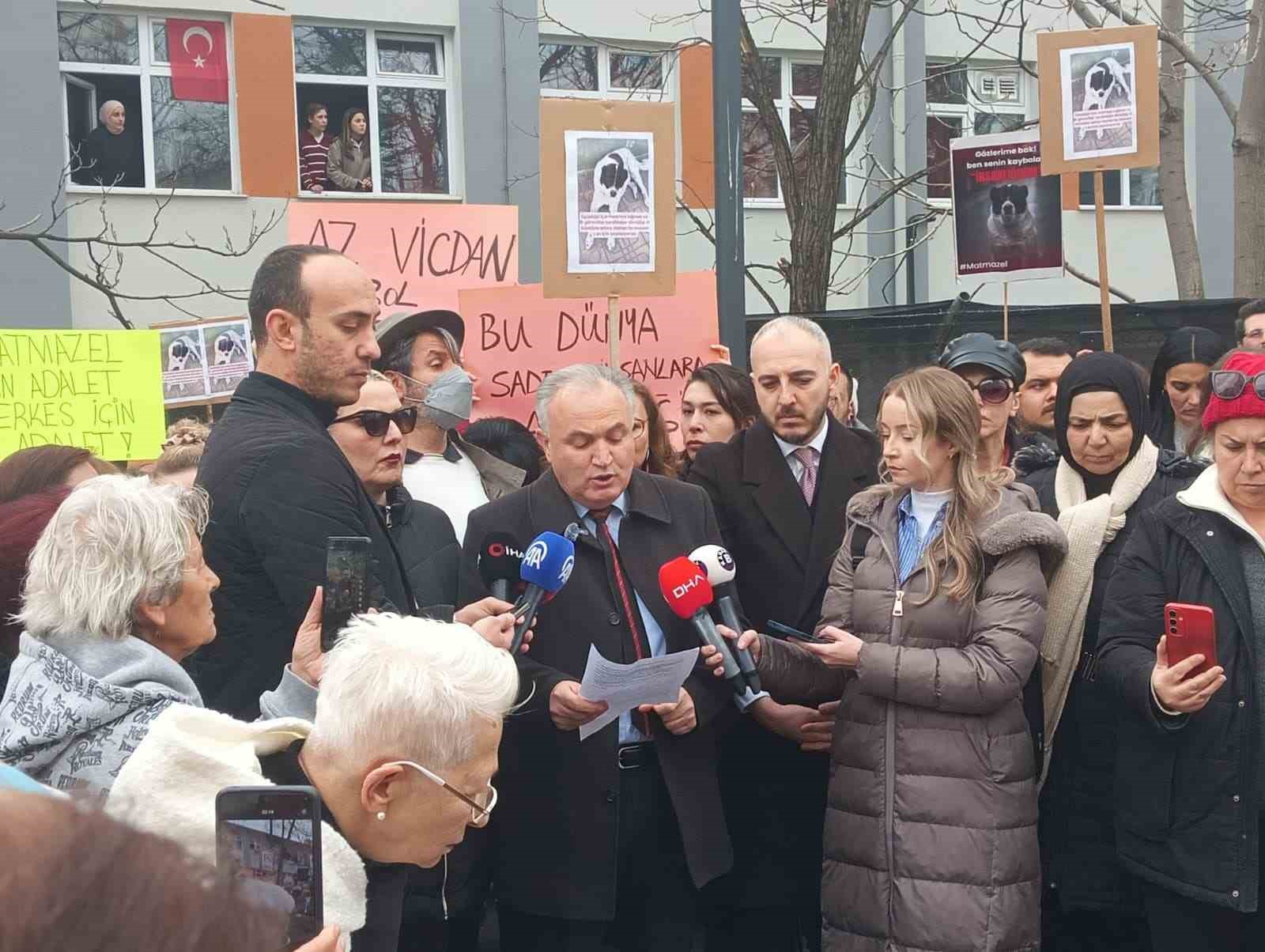 Hayvanseverlerden metroda belediye görevlilerince öldürüldüğü iddia edilen köpek için ABB’ye tepki