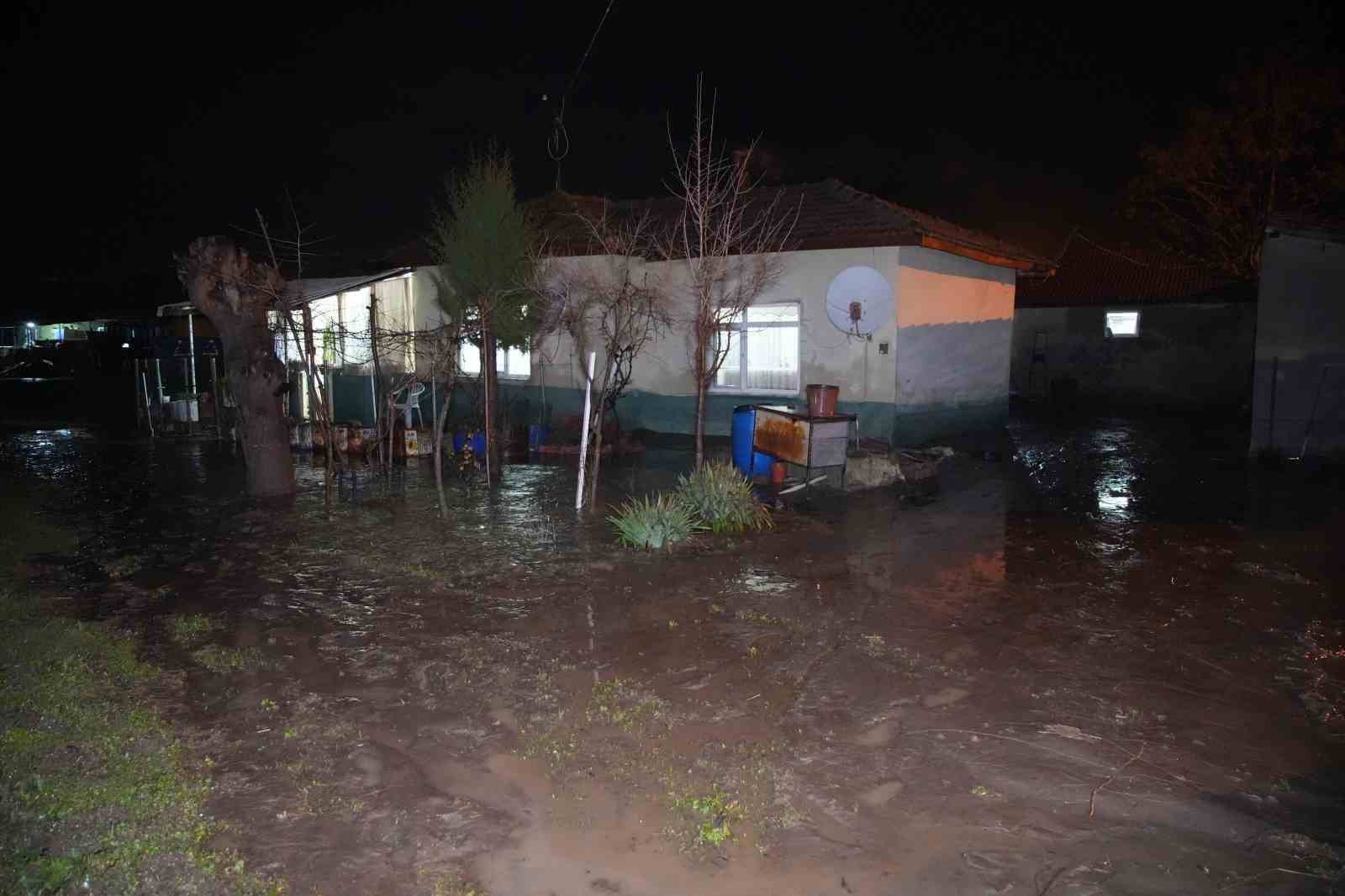 Edirne’de sağanak yağış, su baskınlarına yol açtı