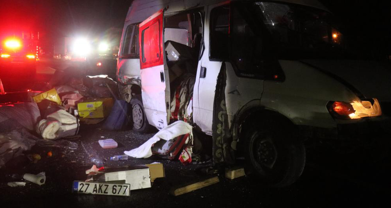 Anadolu Otoyolu’nda aynı istikamette giden otomobil ile minibüs çarpıştı: 1 ölü, 3 yaralı