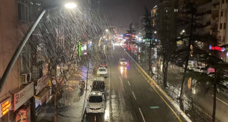 Isparta’da fırtına nedeniyle motosiklet ve motokuryelere trafik kısıtlaması