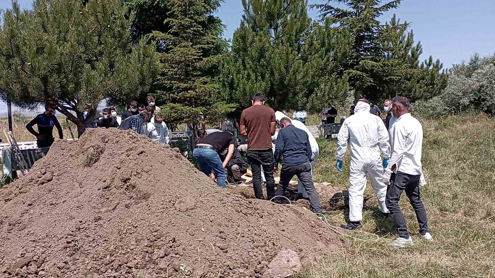 kene-tutunmasi-sonucu-olen-dursun-almamis-kkka-tedbirleri-alinarak-defnedildi