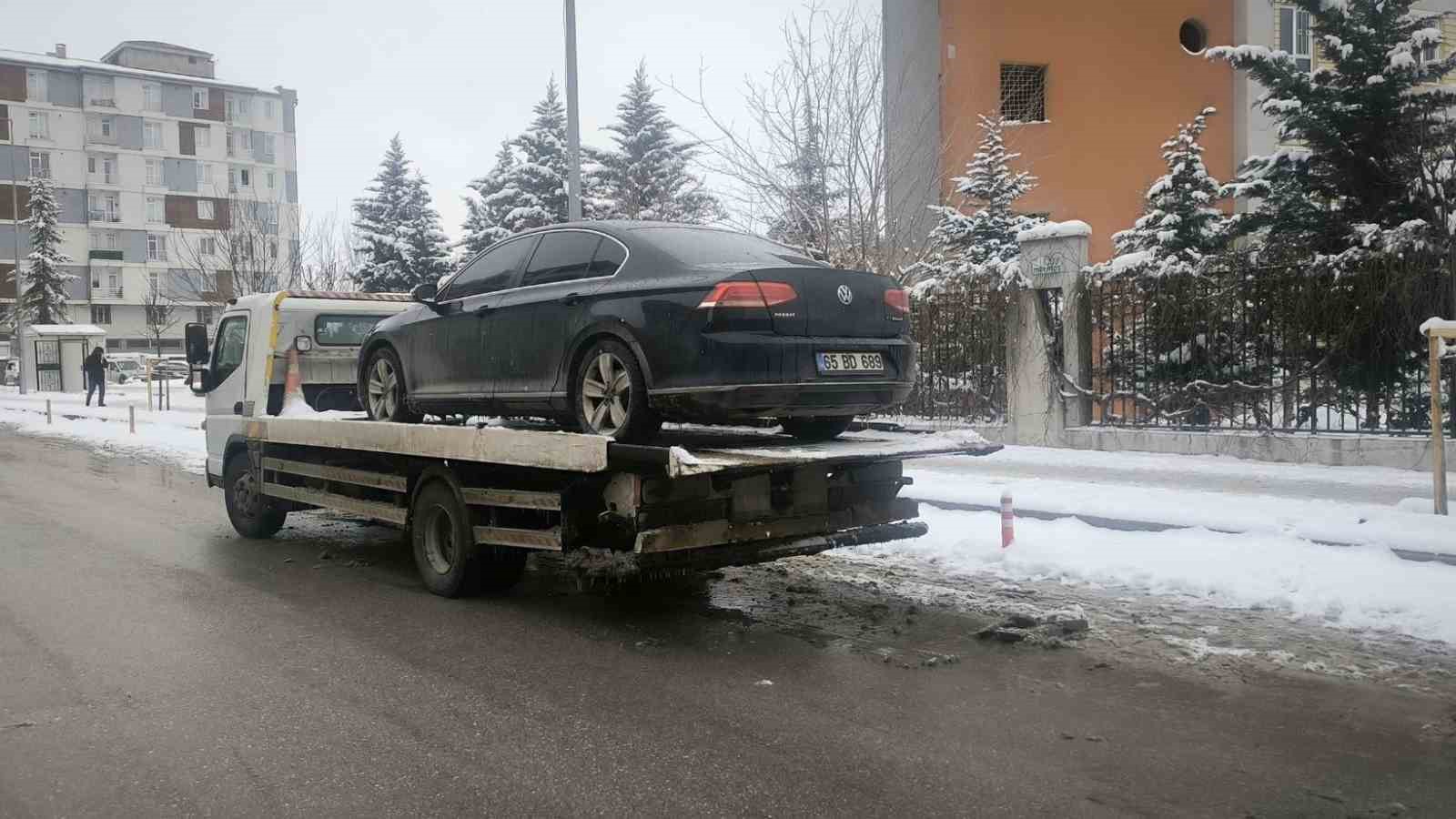 Van’da DEM Partili belediye başkanının resmi aracına haciz