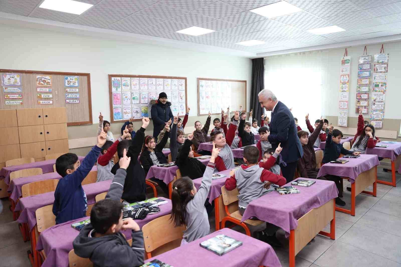 Muş’ta 96 bin 800 öğrenci karne sevinci yaşadı