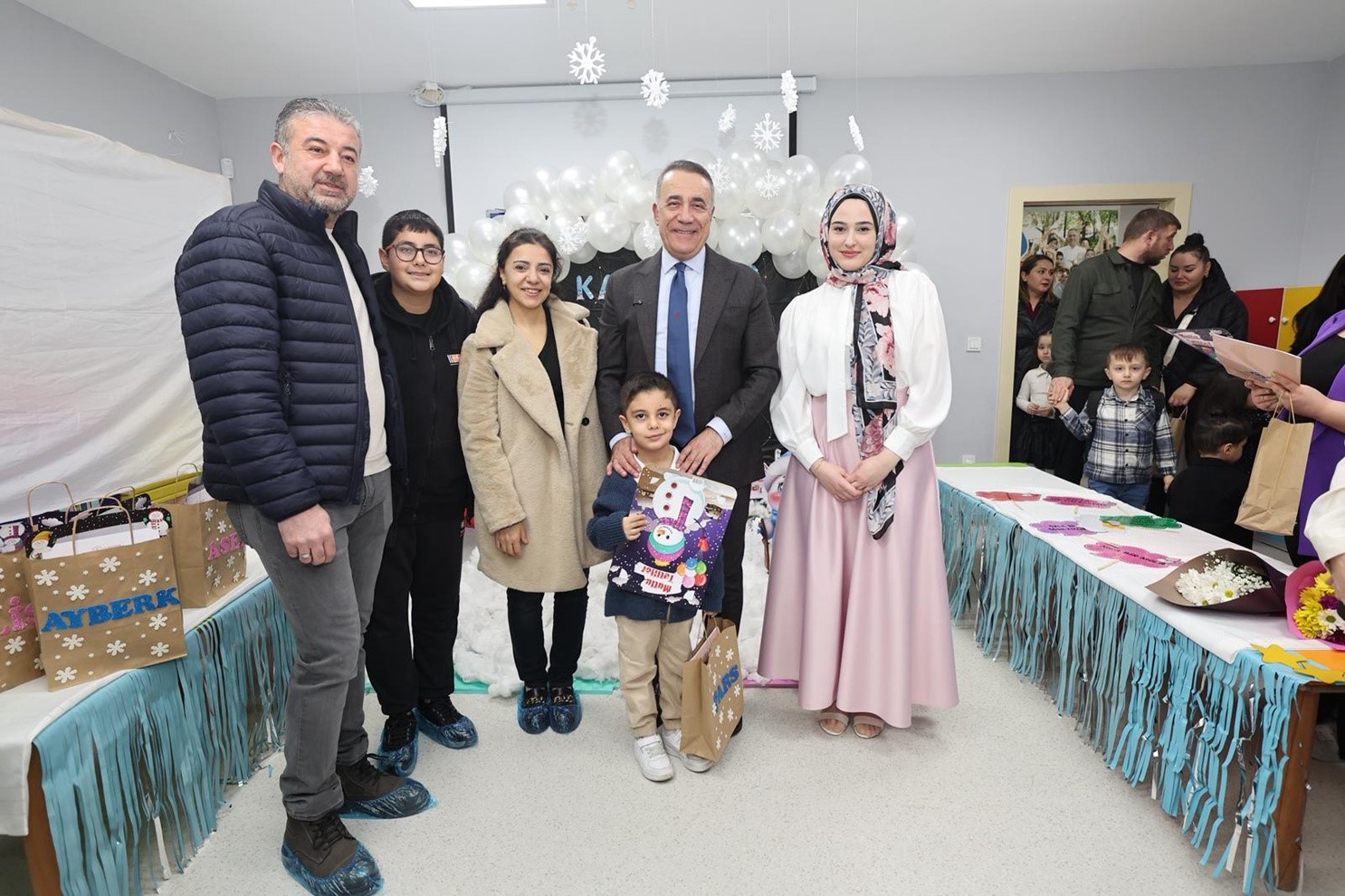 Başkan Dursun çocukların karne heyecanını paylaştı