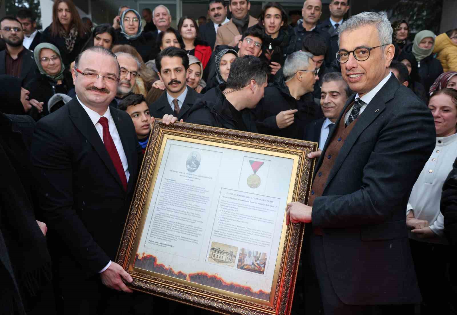 Bakan Memişoğlu ve Rektör Hacımüftüoğlu bir arada: Sağlık yatırımları ve üniversite projelerine tam destek