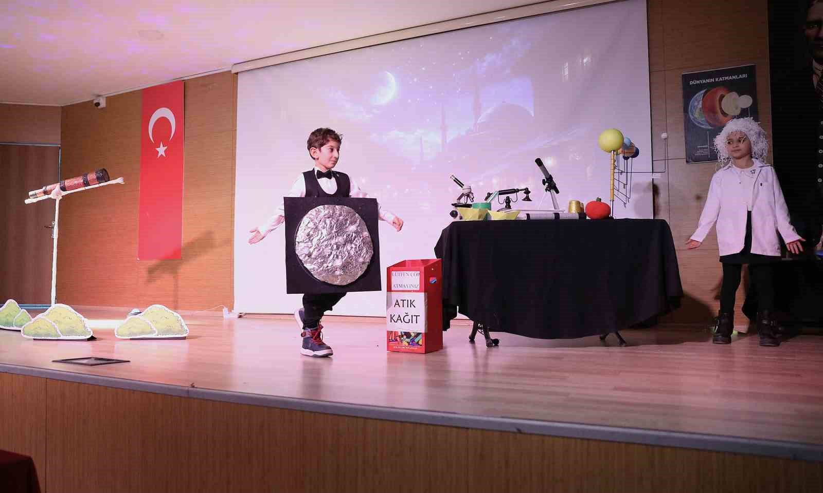 Keçiören Belediyesi’nde öğrenciler bilimi sahneye taşıdı