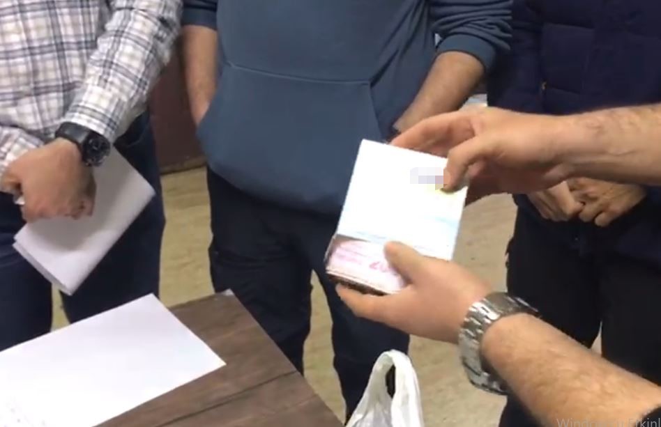 Sağlık çalışanı bulduğu parayı hasta yakınlarına teslim etti