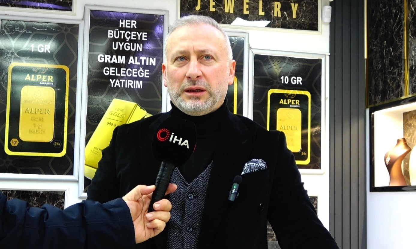 Kütahyalı sarraf İsmail Alper: 