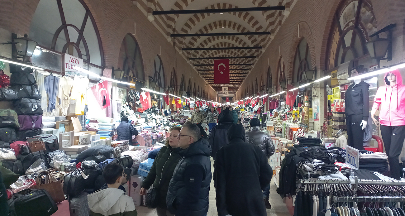 Edirne’de dondurucu soğuk: Edirneliler evde, Bulgarlar mağazalarda