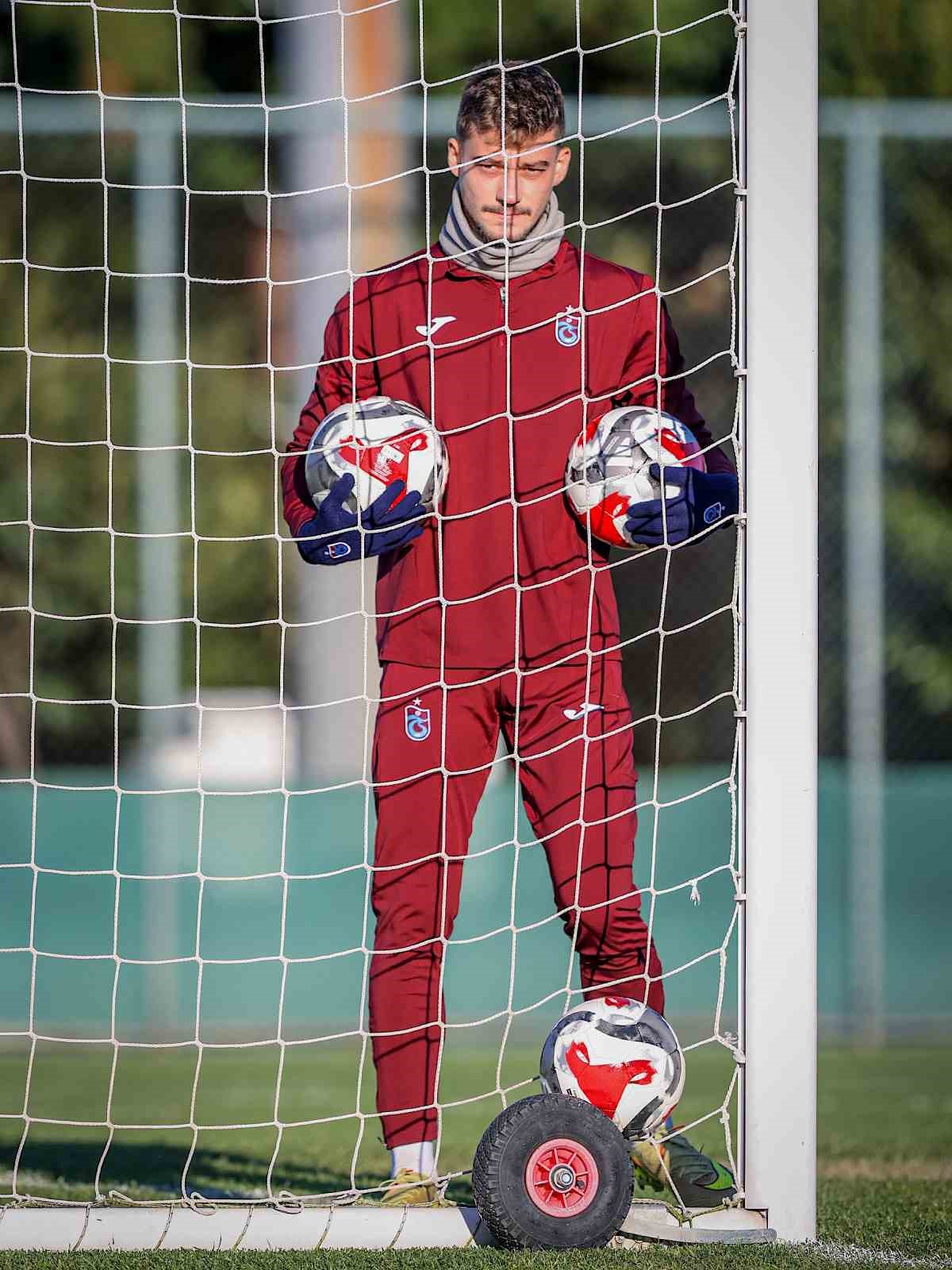 Trabzonspor’da Ernest Muçi’den 12 yıl sonra yeni seri