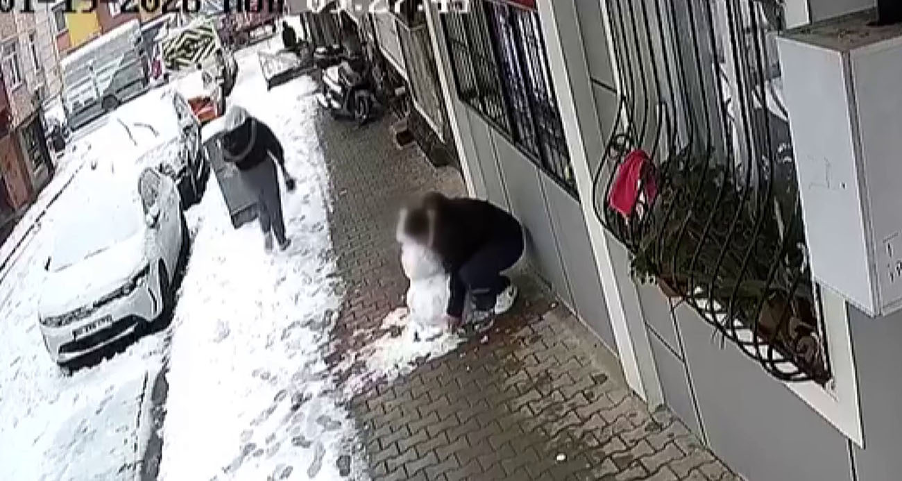 Küçükçekmece’de çocukların yaptığı kardan adamı götürdü