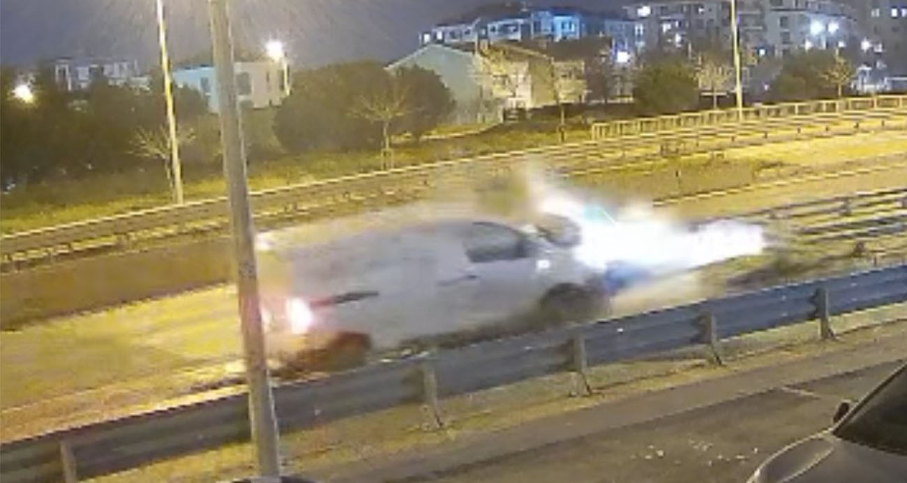 Alkollü sürücünün kullandığı araç bariyere ok gibi saplandı... O anlar kamerada