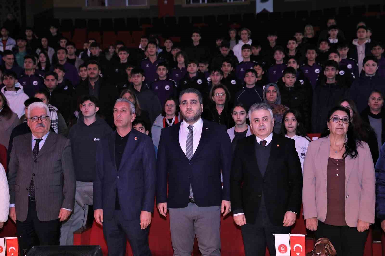 Keçiören Belediyesi’nden genç sporcular için 