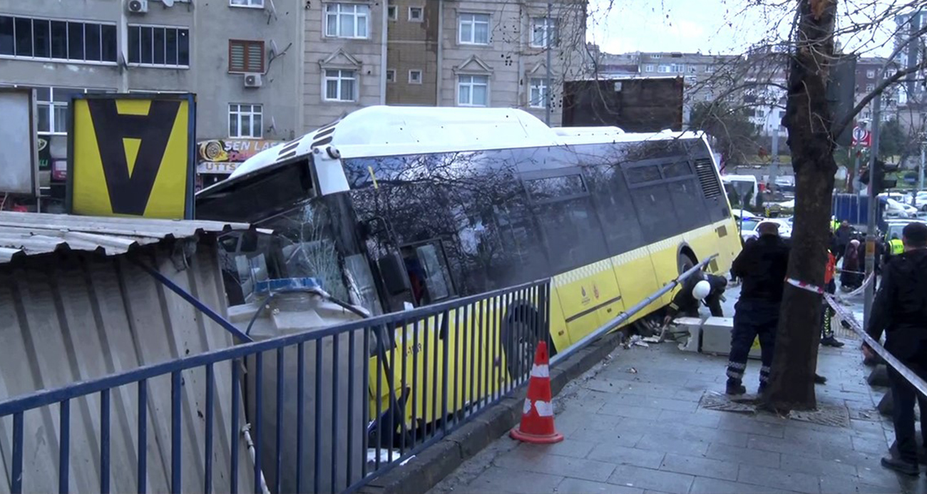 Esenler'de içinde yolcuların bulunduğu İETT otobüsü otoparka daldı, faciadan dönüldü