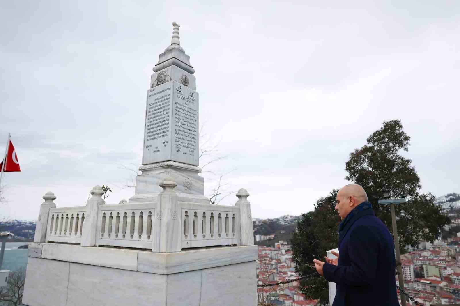 Giresun’un yeni valisi Mustafa Koç ilk ziyaretini Topal Osman Ağa’nın mezarına yaptı