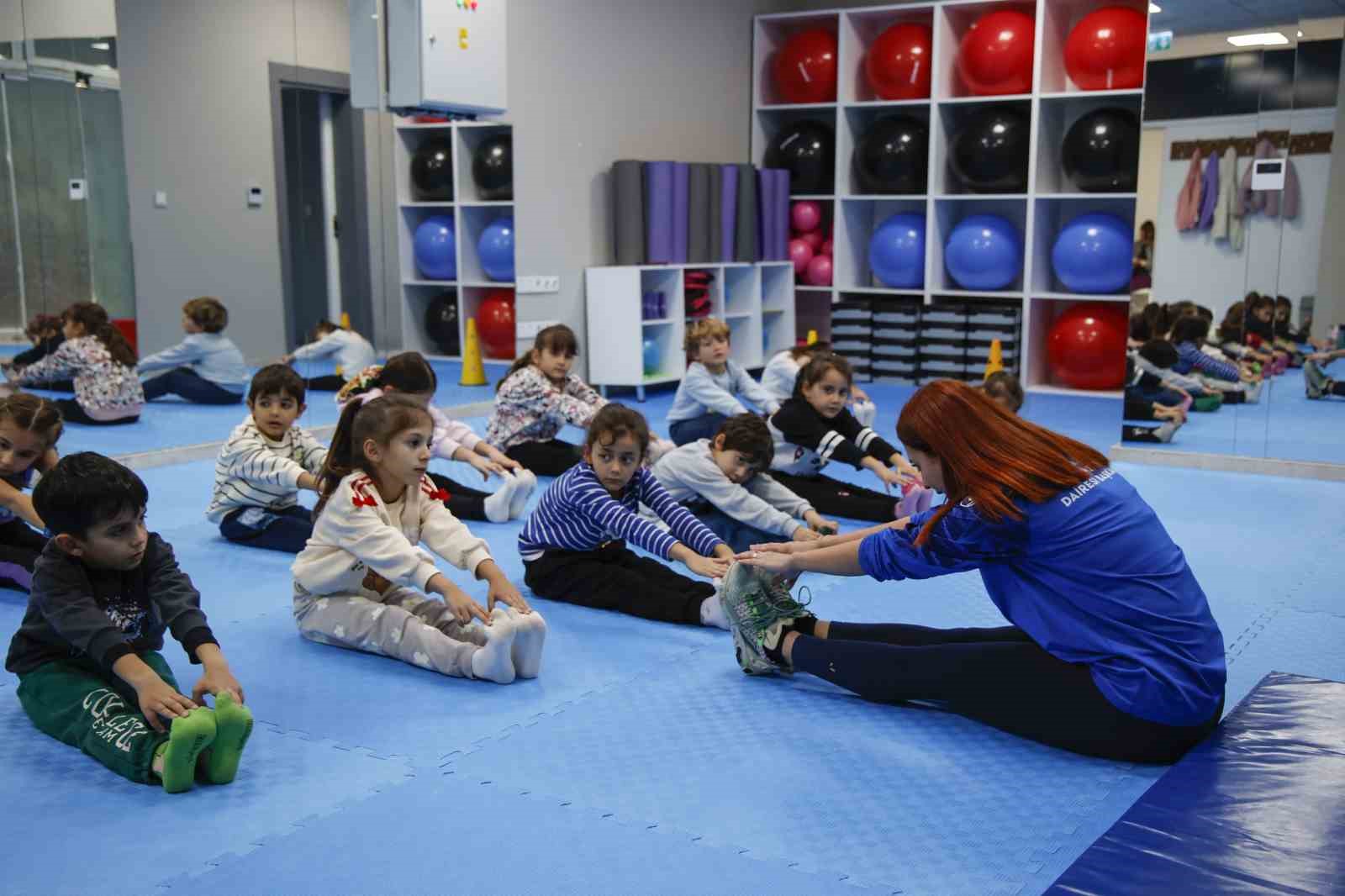 Kaş Ova Spor Salonu Kaşlı çocukların ortak buluşma noktası oldu