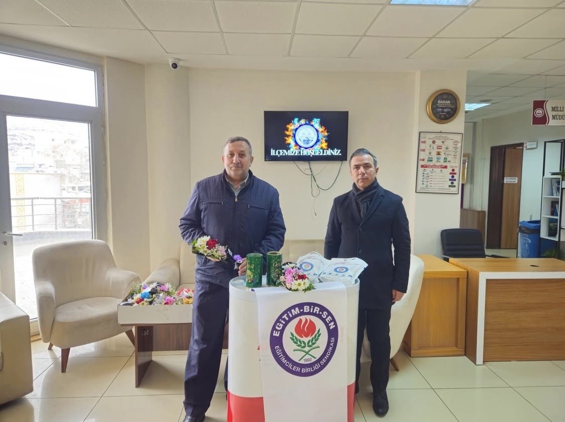 Çermik’e atanan öğretmenlere çiçekli karşılama