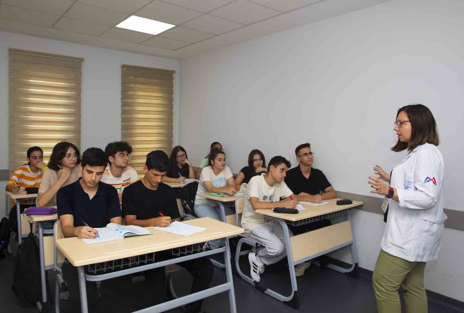 mersin-de-uzmanlardan-lgs-ye-girecek-ogrencilere-oneriler