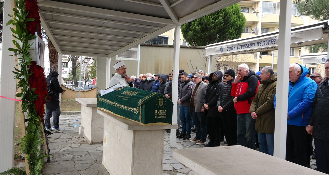 Yazar Ahmet Turan Alkan Bursa’da toprağa verildi